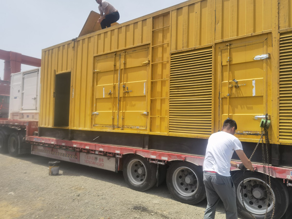 天峻除了负载情况和发动机维护，还有哪些因素会影响 200kw 柴油发电机的油耗？