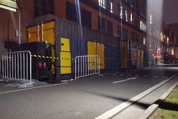 天峻柴油发电机组的输出电压是如何调节的？