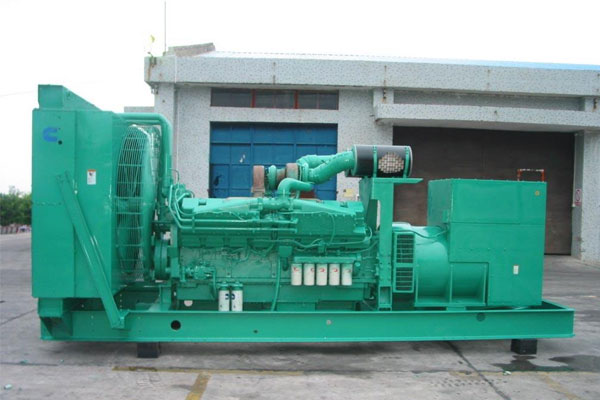 天峻工厂发电机应急发电时如何更准确地检查发电机状态？