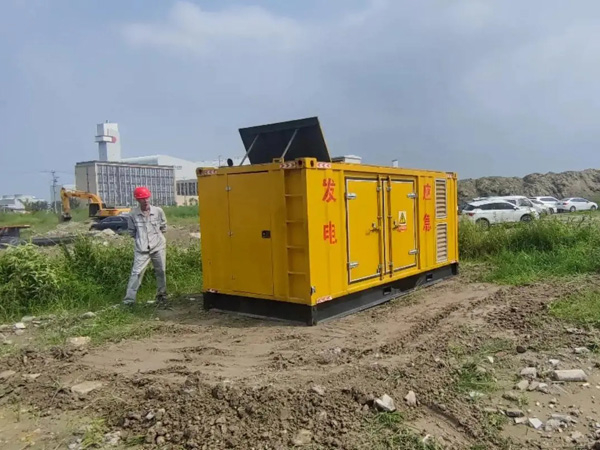 天峻200KW柴油发电机机组每小时的油耗量受哪些因素影响？