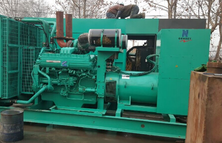 天峻发电机组如何判断水冷式机油散热器内部是否需要清洗？